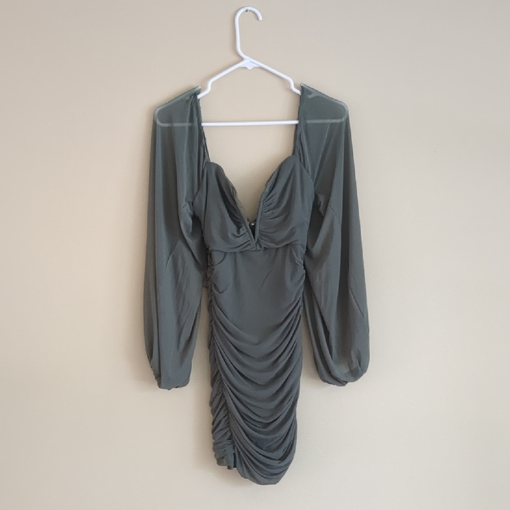 Medium Saints + Secrets Green Ruched Sheer Sleeves Dress